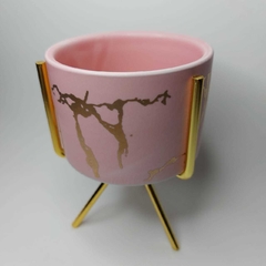 Vaso Rosa com Dourado e Tripé Metal Dourado - comprar online