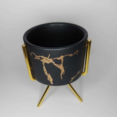 Vaso Preto com Dourado e Tripé Metal Dourado - comprar online