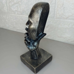 Escultura mão no rosto prata - comprar online