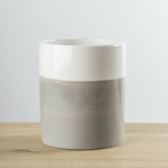 Jarron de cerámica blanco y gris