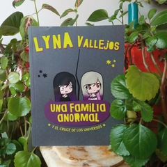 UNA FAMILIA ANORMAL. Y EL CRUCE DE LOS UNIVERSOS - LYNA VALLEJOS