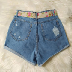 Imagem do Short Jeans Com Cinto Floral