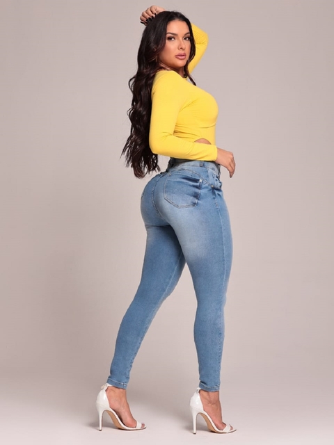 Calça jeans feminina cós desfiado levanta bumbum modeladora - R