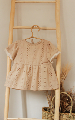 Blusa Beige broderie algodón - Cocomelon Mayorista