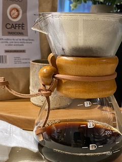 Cafeteira de vidro com laço de madeira e couro - loja online