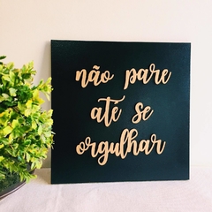 Placa decorativa "Não pare até se orgulhar"