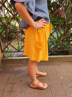 Shorts Bolsos Laterais Amarelo na internet