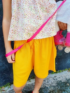 Conjunto Shorts Amarelo + Bata Flores - Princesa de Asas