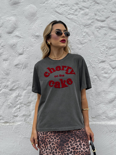 TEE CHERRY ON THE CAKE - CHUMBO - comprar online