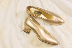 Scarpin Vintage Dourado