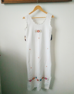 Vestido branco midi bordado na internet