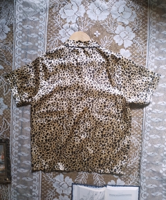 Camisa Pijama Animal Print Oncinha na internet