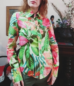 Camisa da Farm Estampada flores e folhas, brechó, segunda mão