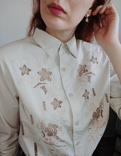 Camisa vintage bordada na internet