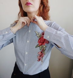 Camisa listrada bordado flor - loja online