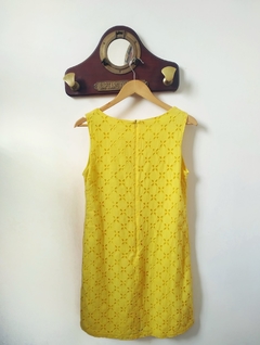 Vestido Laise Amarelo Talita Kume na internet