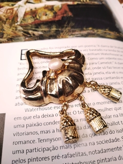 Broche Dourado Pérola Pingente - comprar online