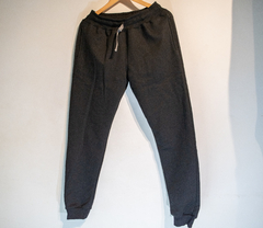 Pantalon Jogging Rustico Con Puño Negro. Marca: Chicolo