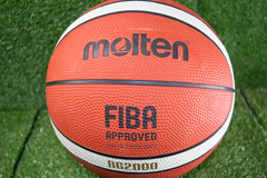 Pelota de Basquet Caucho N°5. Marca: Molten - comprar online