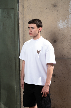 WHITE BOXY TEE - comprar online