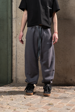 GRAY BAGGY PANT en internet