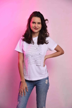 Camiseta Feminina Coração em Linhas Branca