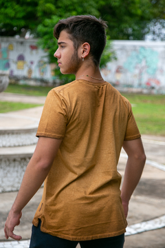 Camiseta Masculina Estampada Amarela - Ládocoração