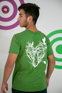 Camiseta Verde Masculina Coração Raízes LádoCoração - Ládocoração