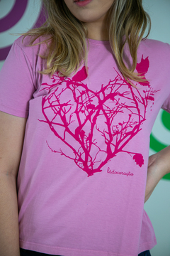 Camiseta Rosa Coração Raízes Feminina na internet