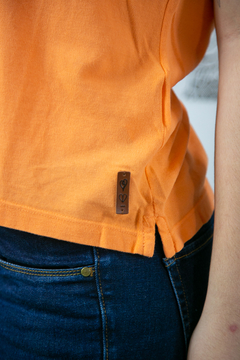 Camiseta gola laranja feminina básica LádoCoração - loja online