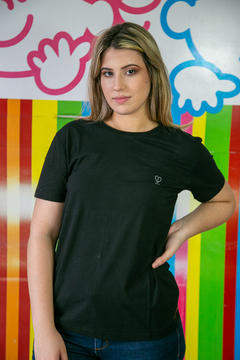Camiseta Básica Preta Bordada LádoCoração - comprar online