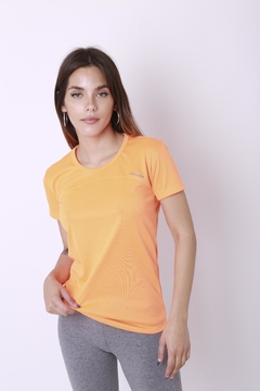 Remera deportiva de dry-fit. - comprar online