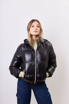 Campera puffer, con capucha desmontable y bolsillos. - comprar online