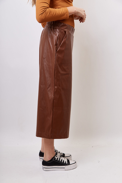 Pantalon wide leg, engomado. en internet