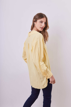 Camisa oversize,con bolsillo. - Proverbio