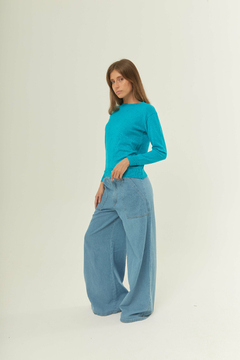 Pantalón wide leg de jean, con costura en bolsillos. en internet