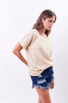 Remera de brodery, amplia, manga corta. - comprar online