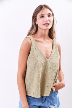 Musculosa de brodey, escote V. - comprar online