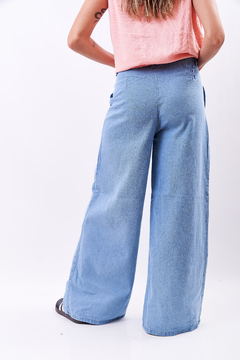 Pantalón wide leg de jean, con costura en bolsillos. - comprar online