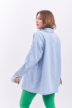 Camisaco oversize de jean prelavado. - Proverbio