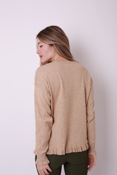 Sweater amplio de angora, con voladito en terminación - tienda online