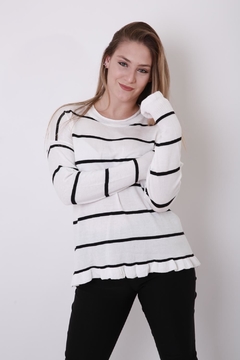 Sweater rayado de angora, con voladito en terminación - comprar online