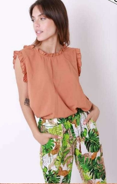 Blusa de fibrana , con volado en ruloté. - Proverbio