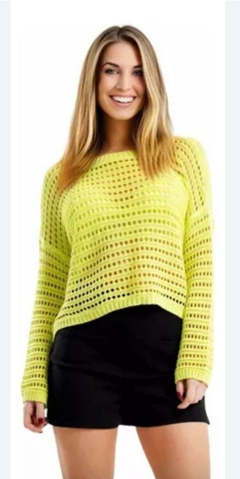 Sweater de hilo calado, cuello bote.