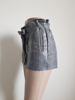 Shorts LE LIS BLANC | P | - Scavo Brechó