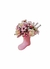 Arranjo vaso modelo bota rosa com flores artificiais variadas