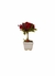 Mini arranjo com mini rosas vermelhas no vaso de cerâmica - comprar online
