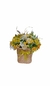 Arranjo com flores artificiais variadas na cesta de vime - Darc Flores e Arranjos Artificiais