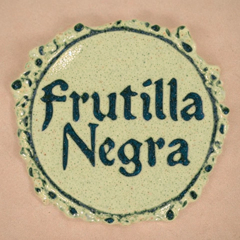 Frutilla Negra Cerámica