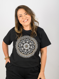 T-Shirt Mandala Flora - comprar online